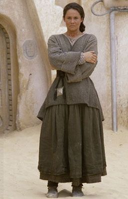 Shmi Skywalker from Star Wars Episode I, The Phantom Menace. Shmi Skywalker, Assassin's Blade, Star Wars Fashion, Star Wars Celebration, Star Wars Costumes, The Phantom Menace, Cos Play, Star Wars Fandom, Star Wars Movie