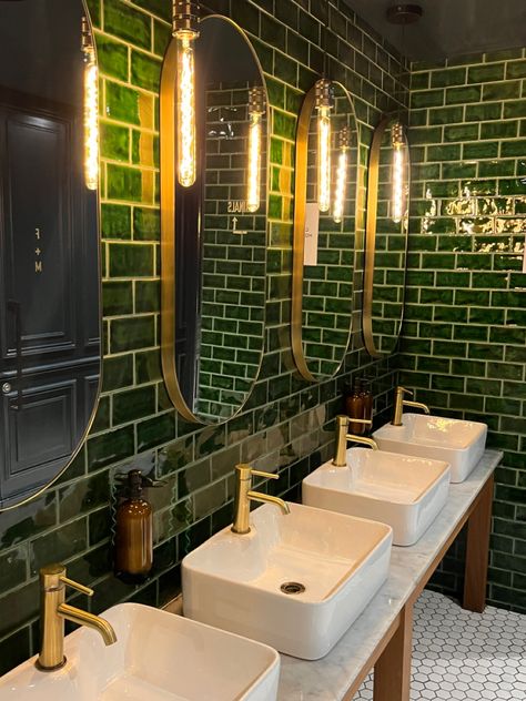 Toilet Restaurant Design, Restaurant Washroom Design, Industrial Washroom, Ceiling Bathroom Lighting, Bathroom Light Ideas, Bar Bathroom Ideas, Bathroom Lights Ceiling, Restaurant Restroom, Restaurant Bathrooms