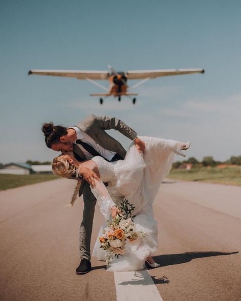 IG: @emellephotos Models: @kaileyogden & @grantbridwell02 Cute Couple Pics Airplane, Engagement Photos With Airplanes, Plane Wedding Theme, Pilot Wedding Photography, Aviation Couple Photoshoot, Airplane Wedding Photos, Aviation Wedding Ideas, Aviation Engagement Photos, Plane Themed Wedding