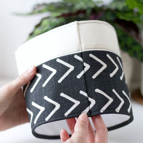 Cloth Pots For Plants, Plant Bags Fabric Diy, Fabric Plant Pot Covers Diy, Plant Sewing Project, Fabric Plant Pot Covers Pattern, Diy Plant Basket, Diy Plant Pot Cover, Plant Basket Diy, Fabric Plant Pot Covers