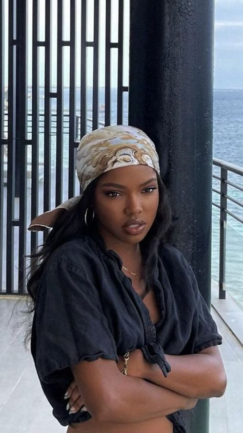 18 CUTE BANDANNA HAIRSTYLES YOU WILL LOVE Caribbean Women Beauty, Durags Women Outfits, Bandana Hairstyles Black Women, Durags Women, Head Scarf Outfit, Headwrap Hairstyles, Head Wrap Styles, Hair Wrap Scarf, Hair Scarf Styles