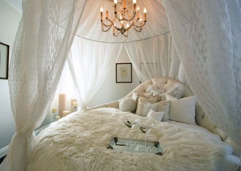 Classic bedroom with a charming circle bed setup Romantic French Bedroom, Romantic Bedroom Design, Circle Bed, Bed Drapes, French Bedroom, Bedroom Orange, Round Beds, Eclectic Bedroom, Romantic Bedroom