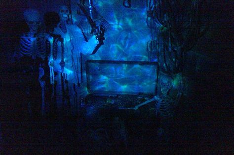 Haunted Pirate Ship, Haunted Hallway, Halloween Pirates, Pirate Halloween Party, Halloween Lighting, Pirates Party, Cave Entrance, Theatre Props, Pirate Decor