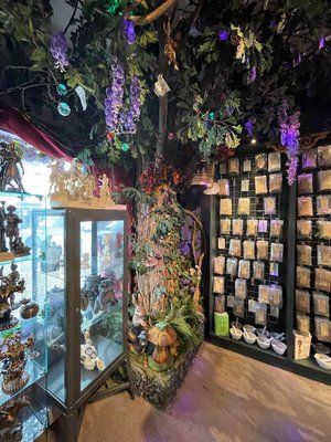 Magic Store Aesthetic, Witchy Shop Ideas, Witchy Store Aesthetic, Witch Store Ideas, Crystal Store Aesthetic, Witchy Bookstore, Witch Store Aesthetic, Witchy Shop Aesthetic, Witchy Coffee Shop