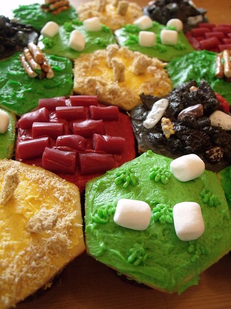 Catan Cupcakes, Catan Game, Game Night Snacks, Game Night Food, Nerd Party, Checkers Board Game, Checkers Board, Settlers Of Catan, Eat Cupcakes