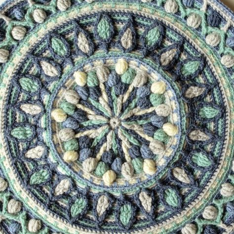 Dandelion Mandala, Motif Mandala Crochet, Overlay Crochet, Crochet Pillow Cover, Crochet Mandala Pattern, Crochet Circles, Crochet World, Crochet Square Patterns, Crochet Pillow