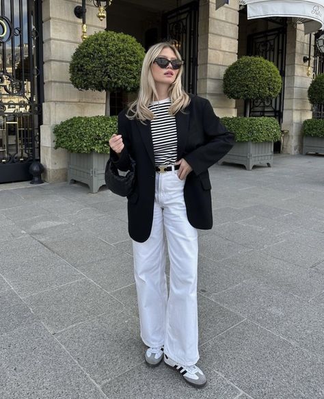 Blazer With Sneakers, Striped Blazer Outfit, Outfit Ideaa, Samba Sneakers, Looks Adidas, Scandi Fashion, Adidas Samba Outfit, Hijab Fashion Summer, Samba Outfit