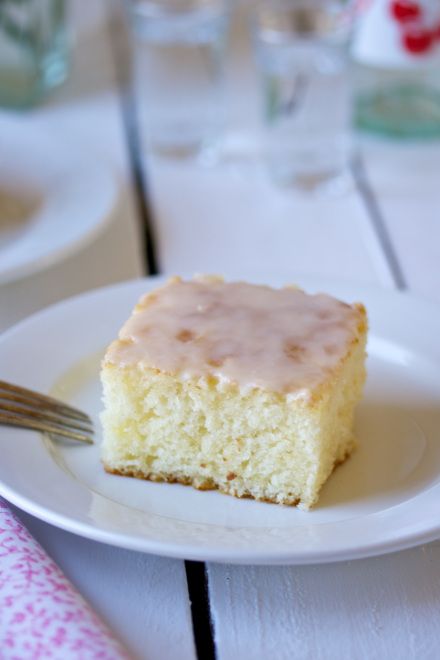 Dinette Cake with Kirsch and Kirsch Glaze Dinette Cake, Glaze Cake, Roll Recipes, Warm Cake, Homemade Cake Recipes, Food Photography Inspiration, Delicious Cake Recipes, Almond Flavor, Just A Pinch