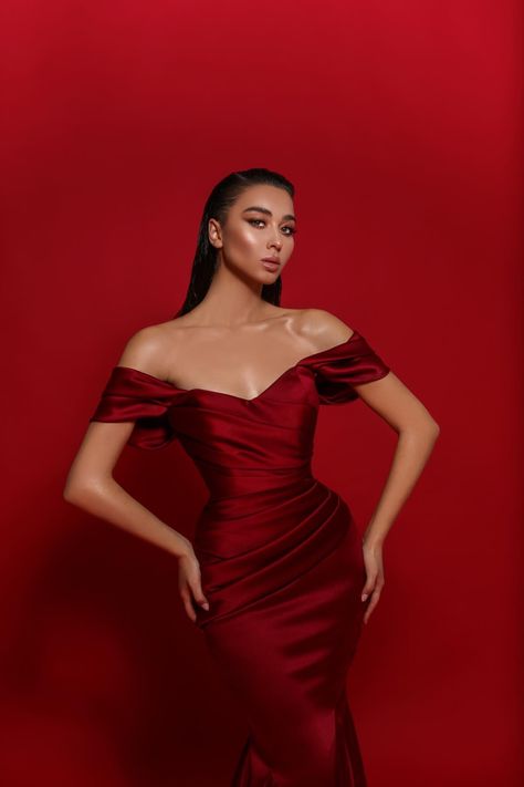 Red Satin Dress Classy, Satin Burgundy Dress, Burgundy Satin Dress, Dress With Corset, Red Dresses Classy, Elegant Dresses Classy, Pretty Prom Dresses, Female Figure, Dresses Elegant