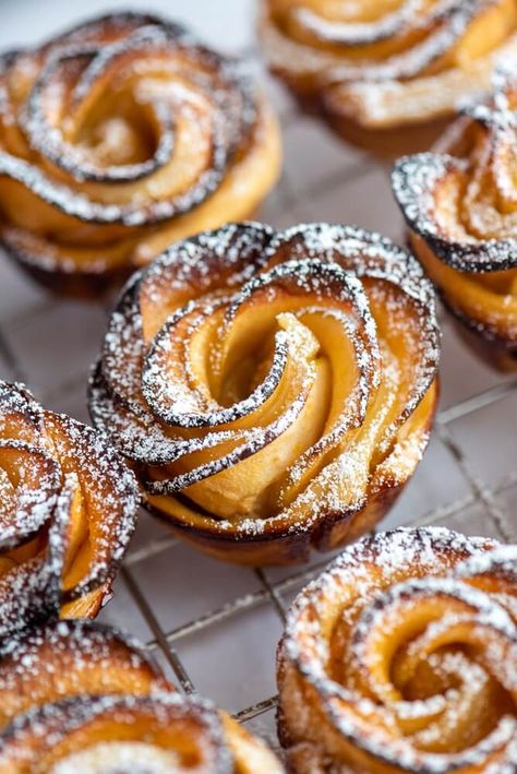 Apple Rose Tartlets Pies For Dinner, Tartlets Recipe, Apple Rose, Apples Cinnamon, Apple Roses, Apple Pies, Flaky Pastry, Pastry Dough, Fall Baking