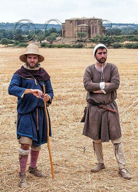 Vassalls from the kingdom of Aragon.  Medieval Peasant Clothing, Medieval Germany, Middle Ages Clothing, Medieval Peasant, Celtic Clothing, Medieval Garb, Medieval Clothes, Empire Romain, Period Clothing