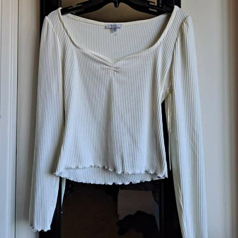 Cute Sweaters Cheap, Girly Clothing Style, Cute Tops For Winter, Cute Vintage Tops, Cute Simple Tops, Cute Clothes To Buy, Super Girly Outfits, Fancy Tops For Women, Cute Tops For School