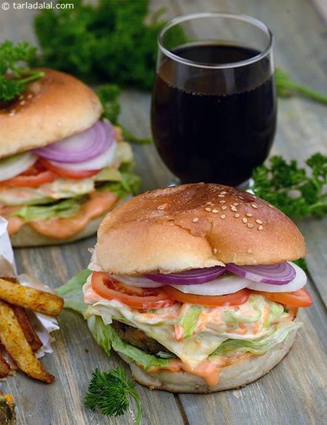 Veg Burger Recipe, Veg Burgers Recipe, Burger Vegetarian, Veg Burger, Cookout Recipes, Vegetable Cutlets, Tomato And Cucumber, Vegetable Burger, Slice Of Cheese