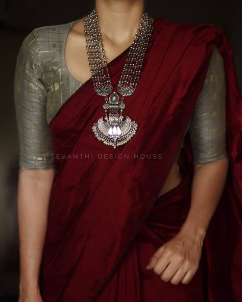 Sevanthi- The Design House on Instagram: “Saree: "Miraculous Maroon" Fabric: Silk cotton Jewels: @tiny_trinkels In frame: @apoorvaanarayanan Dm for orders 🌸 The saree worn by…” Draping Saree, Saree Pic, Kerala Saree Blouse Designs, Sleeveless Blouse Designs, Indian Ethnic Fashion, Keep Me Stylish, Maroon Fabric, Cotton Saree Blouse Designs, Simple Saree Designs