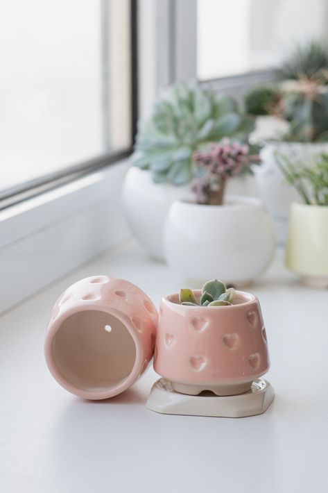 https://www.etsy.com/listing/782941716/pink-mini-succulent-planter-with-hearts?ref=shop_home_feat_1&pro=1&frs=1 Cute Ceramic Pots For Plants, Ceramic Mothers Day Gifts, Pottery Mothers Day Gifts, Ceramics Easy Ideas, Mother’s Day Pottery Ideas, Mothers Day Ceramic Ideas, Mother’s Day Pottery, Small Ceramic Gifts, Small Ceramic Ideas