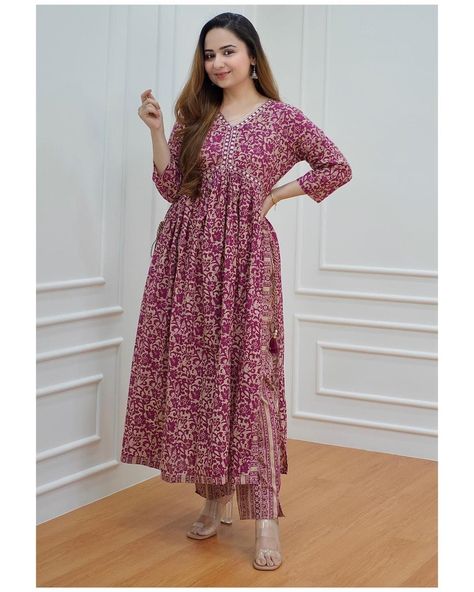 😍 Look towards breezy silhouettes that will leave an impact on the crowd while also keeping the comfort factor high. Make your work-day seem absolutely amazing, whenever you deck yourself up in these *ALIA Cut REYON* Kurta Set which is decorated with beautiful prints and tassels👍 *Colour*- *TWO COLOUR*🥰 Length kurti 48" Pent 38" M to XXL size available Alia Cut Kurti, Alia Cut, Valentine Gifts For Girls, Simple Kurti Designs, Valentine Dress, Kurtis With Pants, Salwar Kameez Designs, Rayon Dress, Kurta With Pants