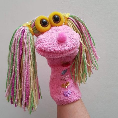 Diy Sock Puppets, Free Christmas Crochet Patterns, Free Christmas Crochet, Professional Puppets, Socks Ideas, Handmade Puppet, Sock Puppet, Puppets For Kids, Puppets Diy