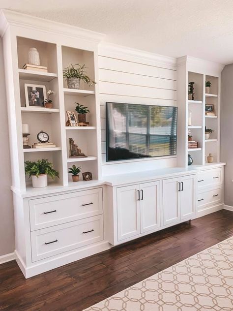 Acnh Basement, Built In Shelves Living Room, Living Room Built Ins, Living Room Wall Units, Living Room Entertainment Center, Basement Living Rooms, Living Room Entertainment, Hus Inspiration, Built In Cabinets