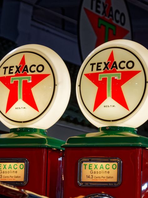 Lighted Texaco vintage fuel pumps. photograph.
This is a high definition color FRAMED digital photograph photo/poster/wall art. Bands Posters, Texaco Vintage, Pompe A Essence, Old Gas Stations, Sock Hop, Collection Ideas, Poster Sizes, Wall Photo, Gas Pumps