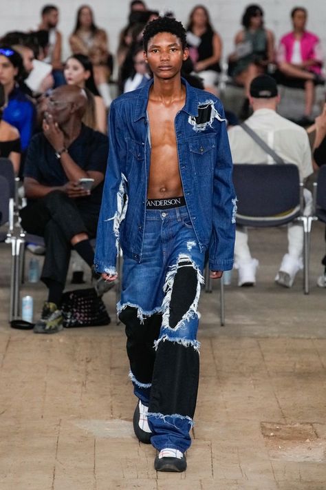 Milan Fashion Week Men, Resort 2023, Menswear Runway, Jw Anderson, 2023 Collection, 2023 Fashion, Menswear Collection, Spring 2023, Pair Of Pants