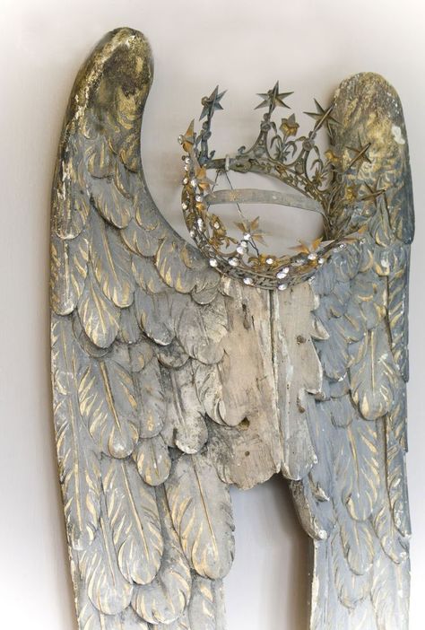 ♕ Servies en Brocante Angel Wings Decor, Angel Wings Wall Decor, Angel Wings Art, Angel Wings Wall, I Believe In Angels, Wings Art, Fairy Angel, Angel Art, Land Art