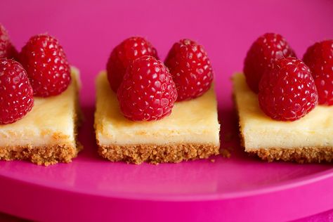 White Chocolate Cheesecake Squares with Fresh Raspberries Chocolate Cheesecake Bites, Foodgawker Recipes, Cheesecake Easy, Cheesecake Squares, White Chocolate Cheesecake, Fresh Raspberries, Easy Cheesecake, Cheesecake Bites, Gifts For Coffee Lovers