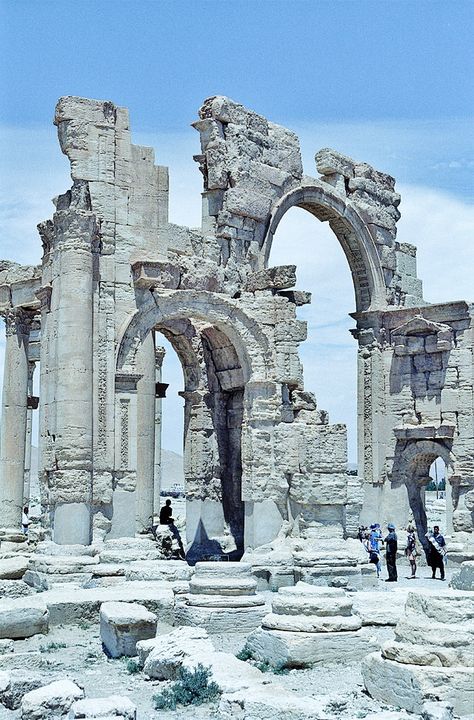 Palmyra Syria, Architecture Antique, Temple Ruins, Roman Ruins, Roman Architecture, The Romans, Fantasy Places, The Ruins, Ancient Architecture