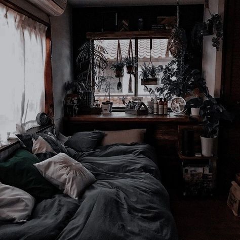 Bedroom Inspirations For Small Rooms Dark, Dark Dorm Room Aesthetic Grunge, Small Bedroom Dark Academia, Darker Room Aesthetic, Dark Academia Bedroom Ideas For Small Rooms, Small Dark Academia Bedroom, Vibey Room Aesthetic Cozy, Cozy Dark Academia Bedroom, Dark Academia Small Bedroom