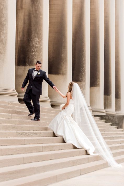 Pillar Photoshoot, Parc Guell, Museum Photography, Couple Engagement Pictures, Couple Photography Poses, Engagement Photo Inspiration, Couple Shoot, Hotel Wedding, Wedding Poses