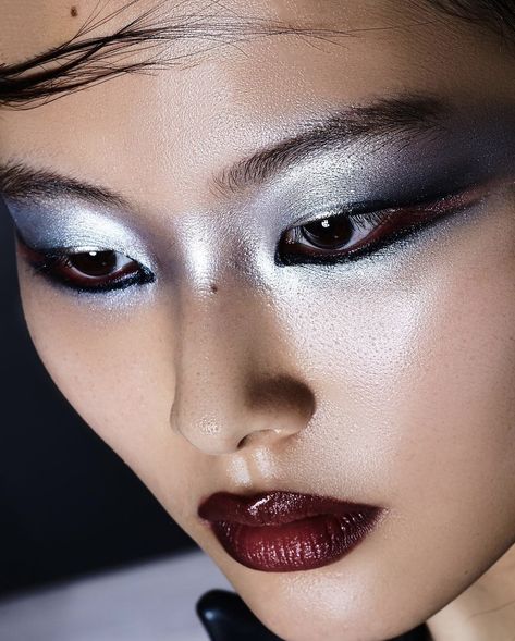 Makeup Ideas Editorial, Glam Editorial Makeup, White Makeup Black Women, Strong Eye Makeup, Chrome Makeup Look, Futuristic Makeup Sci Fi, Fashion Makeup Editorial, Alien Makeup Looks, High Fashion Makeup Editorial