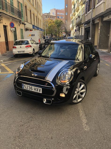 Mini Cooper F56, Mini Ideas, Mini Cooper Countryman, Cooper Countryman, Mini Coopers, Mini Countryman, Classy Tattoos, Pink Car, Mini Cooper S