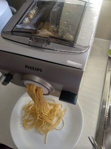 Spaghetti Noodles in Philips Pasta and Noodle Maker – Kitchen Gadget Lover Phillips Pasta Maker Recipes, Philips Pasta Maker Recipes, Phillips Pasta Maker, Spaghetti Pasta Recipe, Homemade Pasta Noodles, Recipes Using Pasta, Philips Pasta Maker, Fresh Pasta Dough, Homemade Pasta Dough