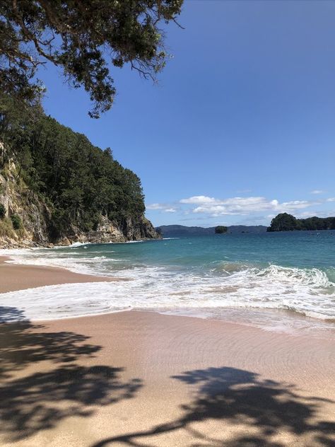 Hahei Beach New Zealand, Hahei New Zealand, New Zealand Beach Aesthetic, New Zealand Life, New Zealand Beaches, New Zealand Summer Aesthetic, Journey Wishes, New Zealand Aesthetic, New Zealand Summer