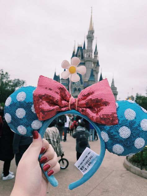 disneyworld new vintage minnie ears Disney World Minnie Ears, Disneyland Minnie Ears, Disney Minnie Ears, Disney Punk, Diy Disney Ears, Disneyland Ears, Disney Ears Headband, Punk Disney Princesses, Diy Mickey Ears