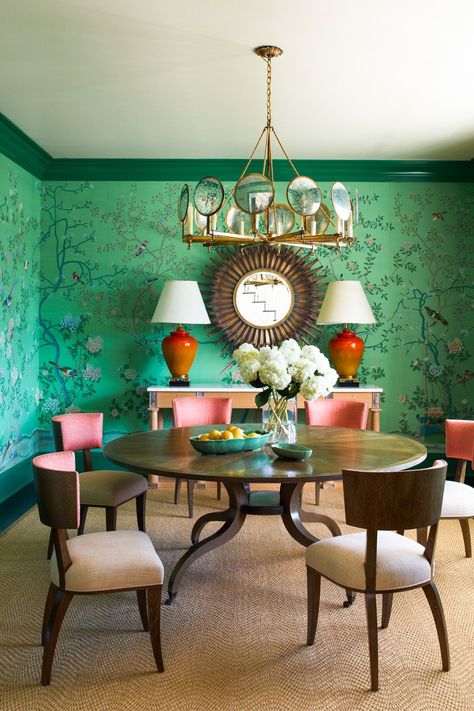 Kelly Green- For dining room/playroom Kelly Green Room, Playroom Dining Room, Cheap Dining Room Sets, Dining Room Playroom, Retro Dining Room, Dining Room Colour Schemes, Retro Dining Rooms, Dining Room Paint Colors, Round Table Decor