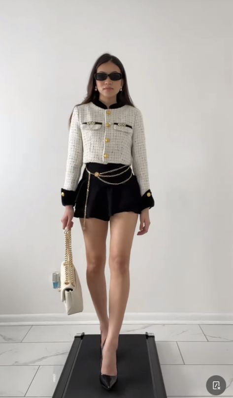 Classy Chanel Aesthetic, Modern Chanel Outfit, Old Money Theme Outfit, Chanel Outfit Ideas, Chanel Outfit Classy Chic, Vintage Chanel Aesthetic, Chanel Streetwear, Chanel Outfits Women, Chanel Aesthetic Outfit