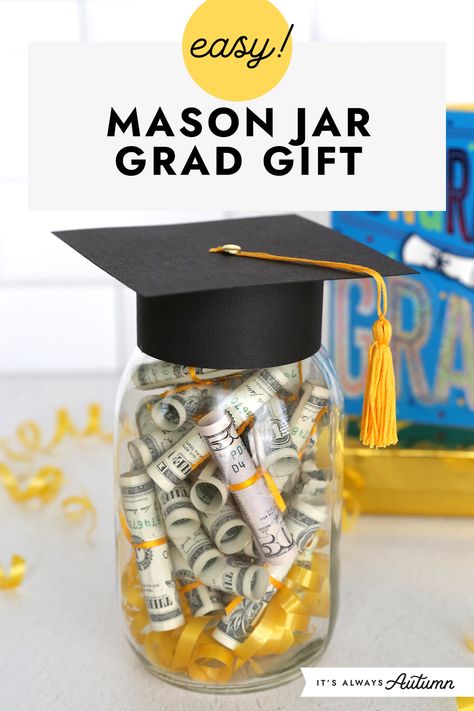 Grad Party Centerpieces Mason Jars, Diy Grad Gifts, Easy Graduation Gifts, Jar Mixes, Graduation Things, Jars Crafts, Birthday Money Gifts, Graduation Money Gifts, Diy Graduation Gifts