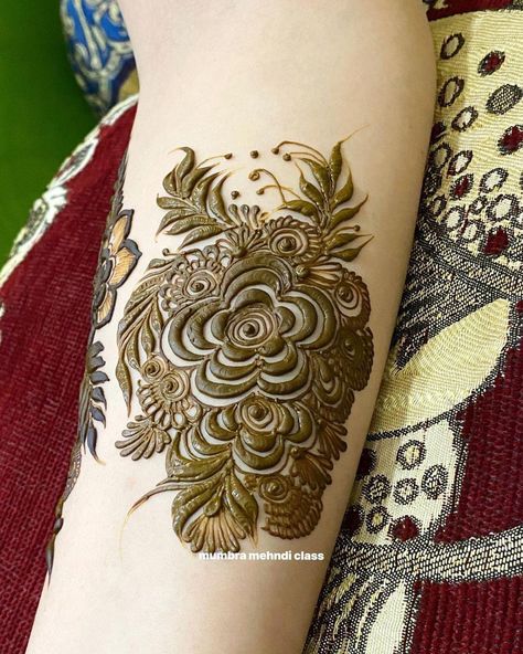 Henna Or Mehndi in Urdu Culture of centrl asia India Pakistan Turkish Africa Arab Countries Wedding Eid Speical #mehndi #henna #wedding #hennaart #hennaartist #mehndidesigns #hennatattoo #mehendi #mehndidesign #hennadesign #mehndiartist #hennadesigns #mehndiart #bride #bridalhenna #hennainspire #art #hennalove #indianwedding #bridalmehndi #bridal #mehandi #love #hennawedding #pakistaniwedding #hennainspo #mehndilove #whitehenna #mehndibride #hennainspiration #fashion #wedding #aesthetic #mehndi Mehendi Bunch, Mehndi Patches, Mehndi Tips, Alphabet Mehndi, Leg Mehandi, Aesthetic Mehndi, Khafif Mehndi, Floral Mehndi, Henna Flower Designs