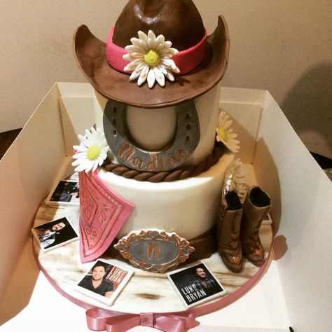 Country Music Cake Ideas, Country Music Birthday Cake, Country Themed 21st Birthday, Country Music Theme Party, Country Music Themed Birthday Party, Sweet 16 Country Theme Ideas, Country Theme Cake, Country Music Cake, Country Music Birthday Party