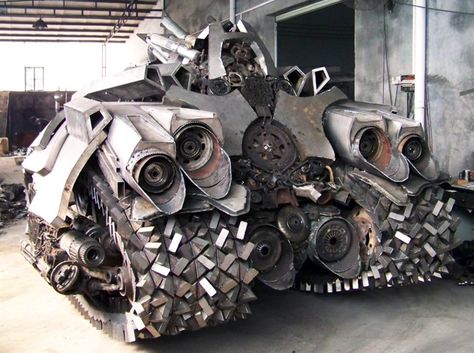 transformers megatron tank 1 Tank Treads, Transformers Megatron, Transformers Movie, Scrap Material, Chinese Man, Skylanders, Steel Sculpture, Tank Design, Super Luxury Cars