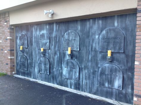 Garage Door Halloween Decor, Halloween Garage Door, Halloween Garage, Halloween Outside, Yard Haunt, Halloween Props Diy, Halloween Graveyard, Halloween Tombstones, Diy Halloween Decor