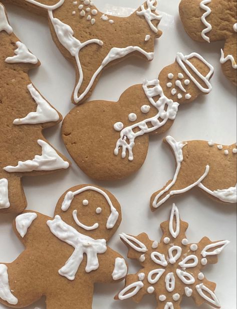 #christmas #aesthetic #baking #gingerbread #gingerbreadcookies #holiday #holidaybaking #christmascookies #cookies #winter Gingerbread Cookie Frosting, Christmas Aesthetic Baking, Frosting Aesthetic, Aesthetic Gingerbread, Aesthetic Baking, White Icing, Gingerbread Cookie, Cookie Frosting, Cookie Designs