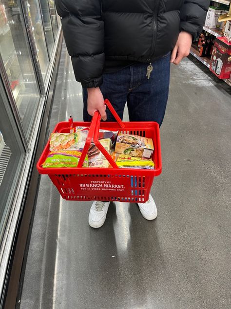 Man Grocery Shopping Aesthetic, Grocery Shopping Aesthetic Couple, Shopping Basket Aesthetic, Grocery Date, Grocery Shopping Aesthetic Friends, Couples Grocery Shopping, Shopping Cart Aesthetic Friends, Basket Date, Shopping Date