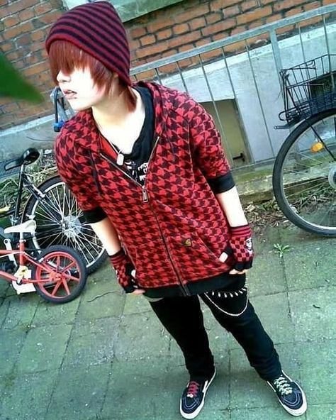 Scenecore Outfit Boy, Emo Outfits For Guys 2000s, Scene Boy Outfits 2000s, Emo Outfits 2000s Men, Scenemo Outfits Masc, Masculine Scene Outfits, Scene Guy Outfits, Emo Boy Outfits 2000s, Scene Clothes 2000s