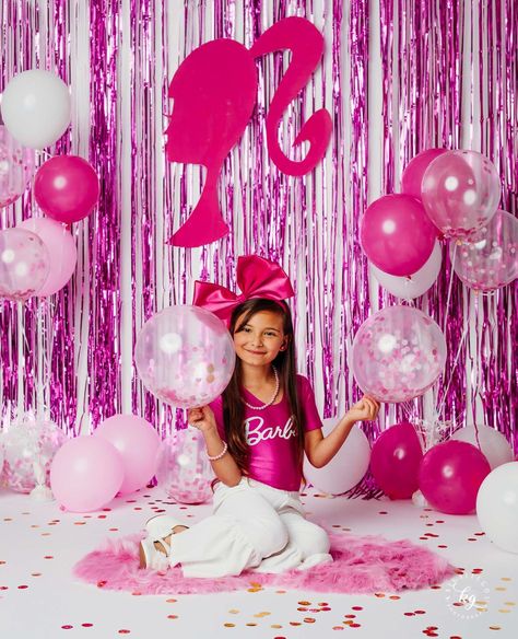 Barbie Cake Smash Photoshoot, Barbie Birthday Picture Ideas, Barbie Birthday Pictures, Barbie Mini Sessions, Barbie Cake Smash, Barbie Smash Cake, Barbie Backdrop Birthday Party Ideas, Barbie Photoshoot Ideas Kids, Barbie Birthday Photoshoot