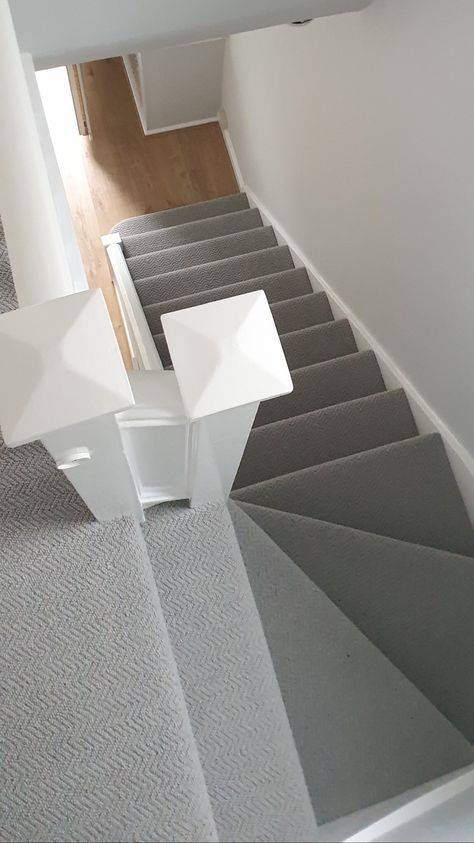 Light grey chevron carpet for stairs and landing Landing Inspiration, Grey Stair Carpet, Stairway Carpet, Communal Area, Landing Decor, 1930s Semi, Light Gray Carpet, Stairs Carpet, Grey Hallway