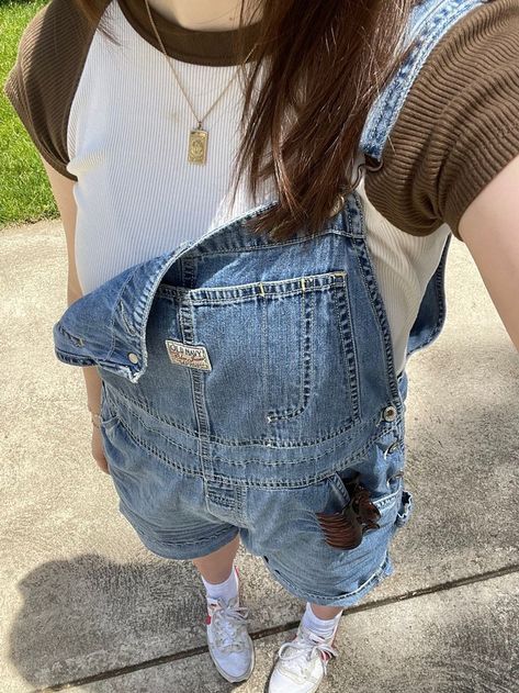 eleven Overalls Women Aesthetic, Fancy Overalls Outfit, Overall Tank Top Outfit, Overalls Cute Aesthetic, Denim Overalls Outfits, Aesthetic Overalls Outfit Short, Overalls Outfit Aesthetic Summer, Cute Overalls Aesthetic, Coquette Overalls Outfit