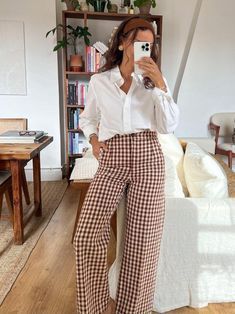 End Of Summer Clothes, Brown Office Outfit, Early September Outfits, Sezane Trousers, Clinic Outfits, Teaching Fits, End Of Summer Outfits, Brown Office, Workwear Outfits