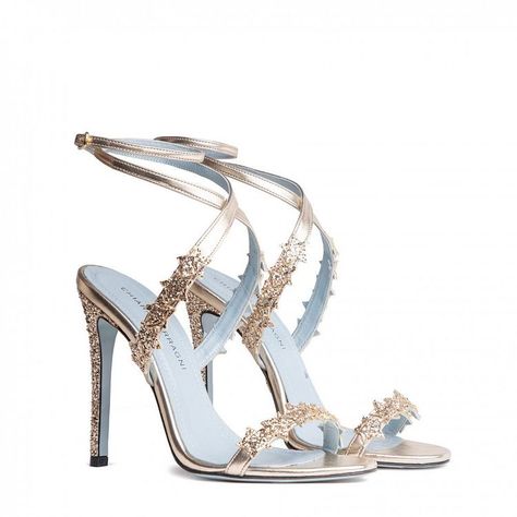 Chiara Ferragni Collection, Hak Tinggi, Diamond Heels, Perfect Wedding Shoes, Giuseppe Zanotti Heels, Yule Ball, Jeweled Shoes, Female Shoes, Glitter Sandals