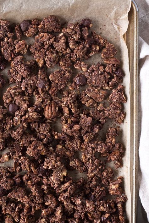 Vegan chocolate almond butter granola with oats, nuts, and cacao. Sweetened with maple syrup and chocolate chunks. Chunky, chocolate-y, and perfect for topping! | Vegan Recipes | Flora Vegan Oats Recipes, Brownie Granola, Homemade Granola Chocolate, Peanut Butter Chocolate Granola, Granola Ideas, Chocolate Hazelnut Granola Recipe, Cacao Granola, Granola Peanut Butter Chocolate, Pumpkin Cacao Granola